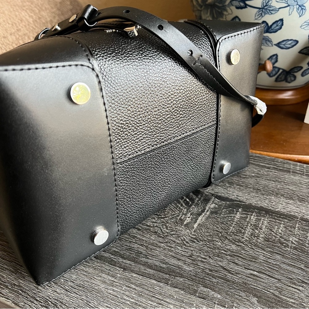Michael Kors Mercer Gallery Medium Black Bucket Crossbody $348 - Picture 8 of 9